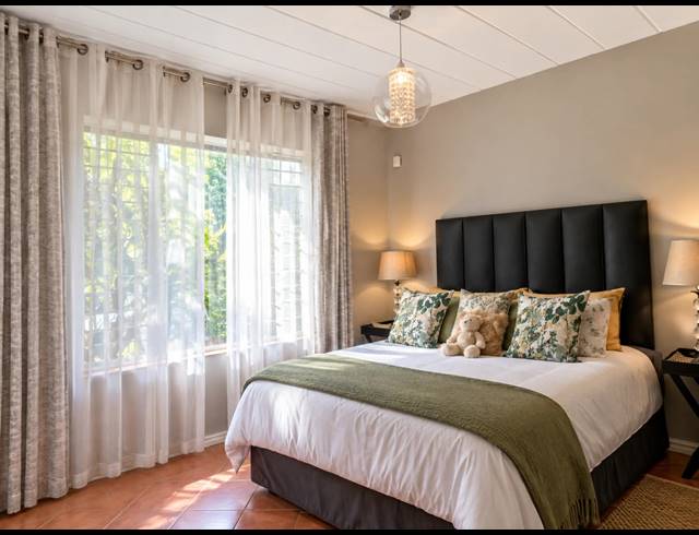 4 BEDROOM SECTIONAL TITLE TO LET IN CARIBBEAN BEACH